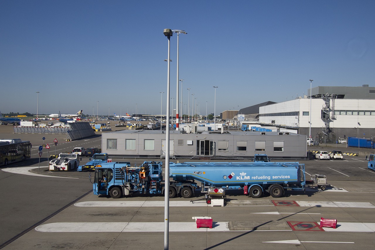 How Aircraft Refueling Works | Role Of Fuel Hydrant Dispensers ...