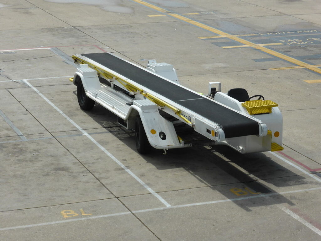 How Cargo & Baggage is Loaded & Unloaded from an Aircraft The Role of