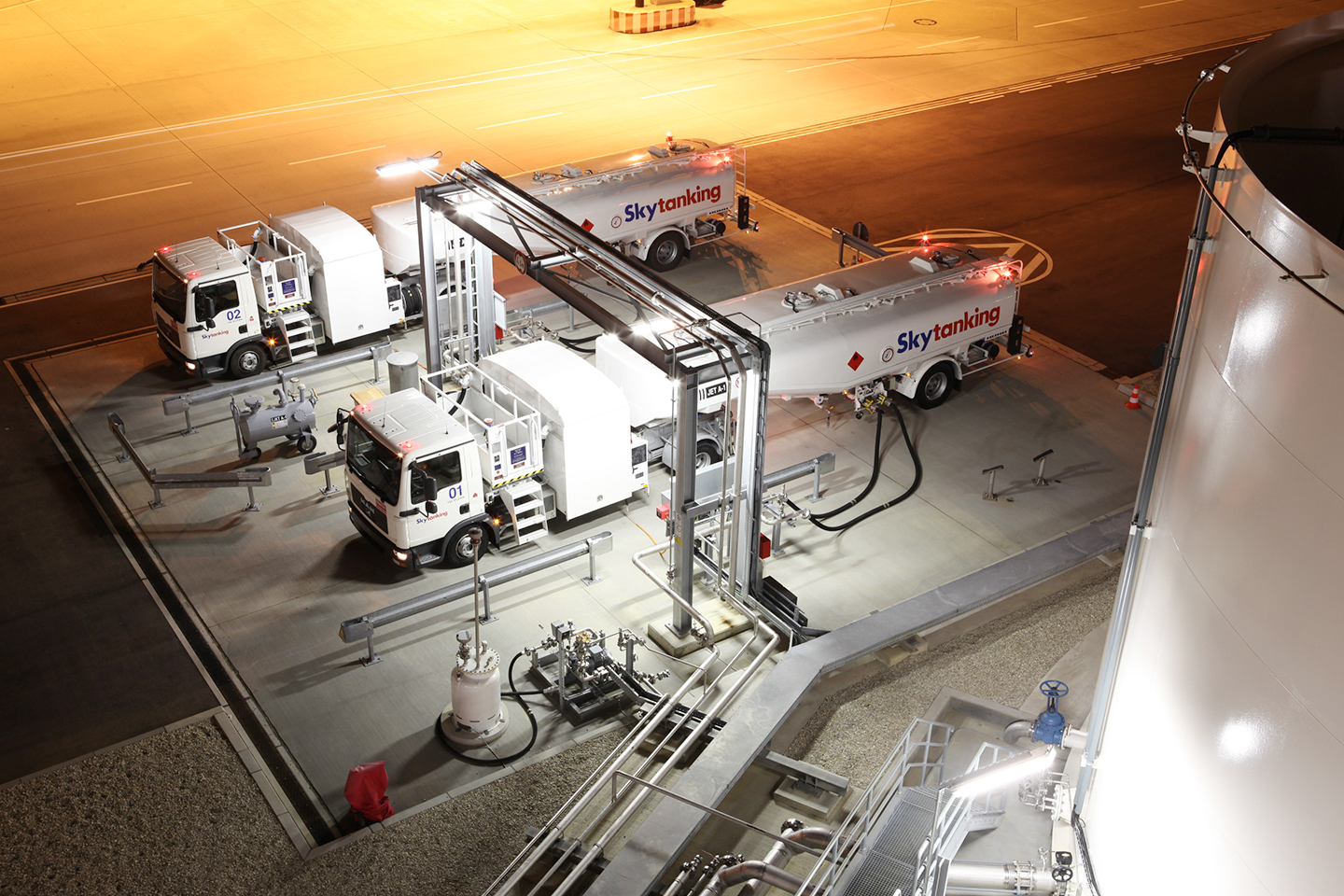 How Aircraft Refueling Works & The Role of Fuel Hydrant Dispensers