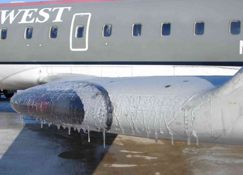 Aircraft Deicing & Anti-Icing Procedure, Equipment & Fluids, Aircraft  Deicing Safety & Accident Case Studies